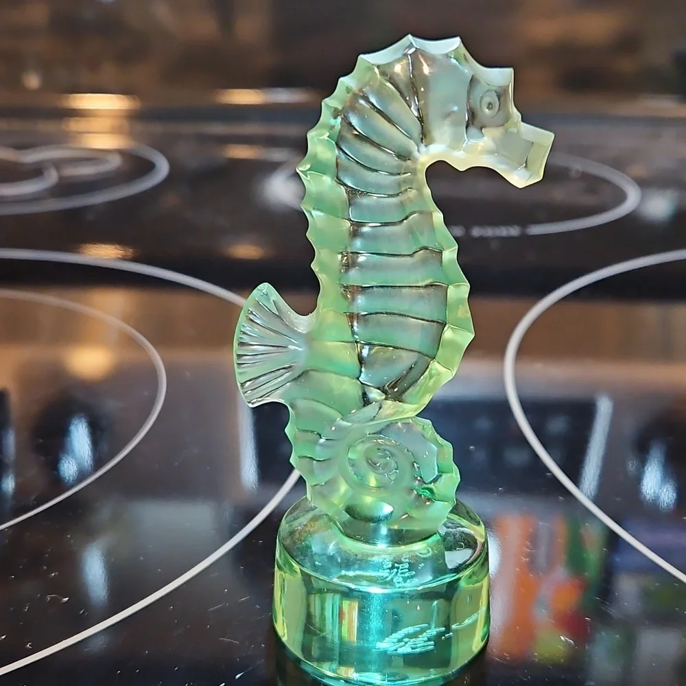 LALIQUE GREEN CRYSTAL SEAHORSE - Picture 3 of 7